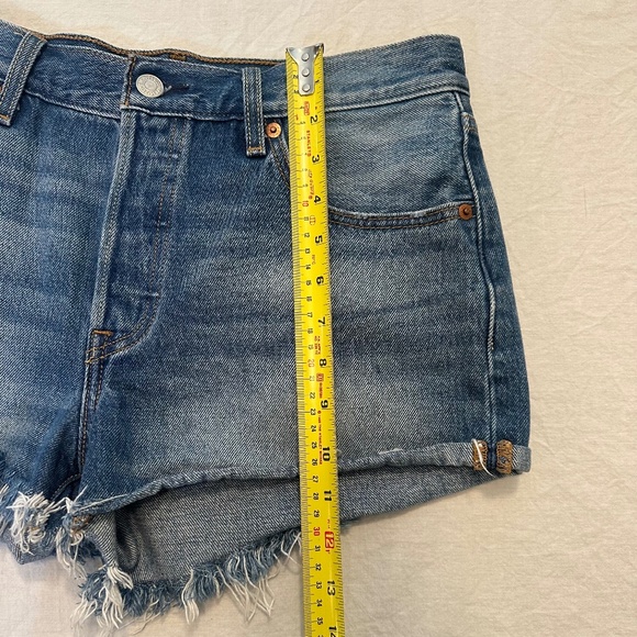 Levi’s 501 Shorts - Picture 9 of 10